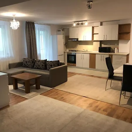Apartment 10 Minute Walking To Untold *